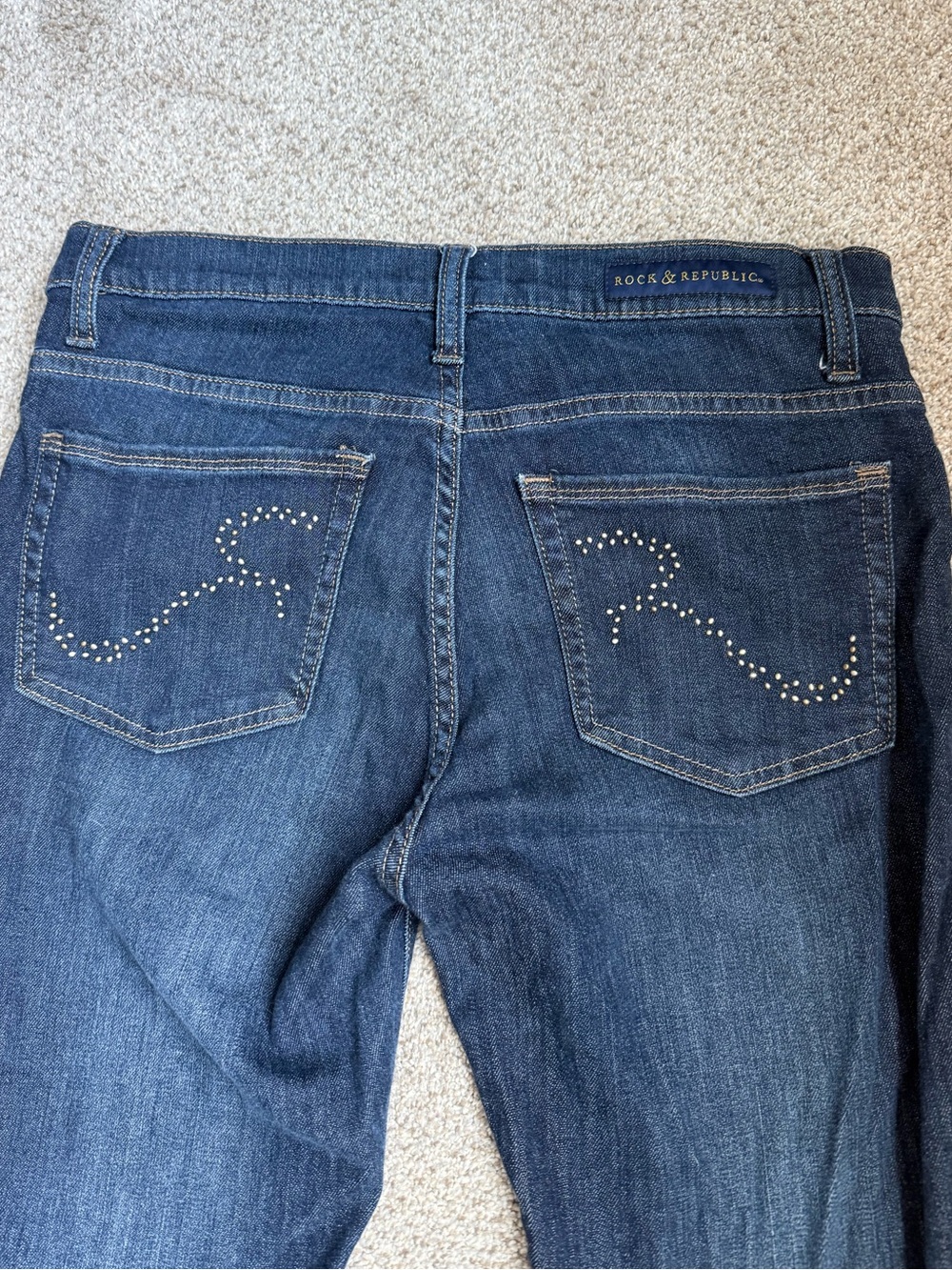 Rock & Republic Berlin Women's Studded Back-Pocket Straight Leg Jeans size 8